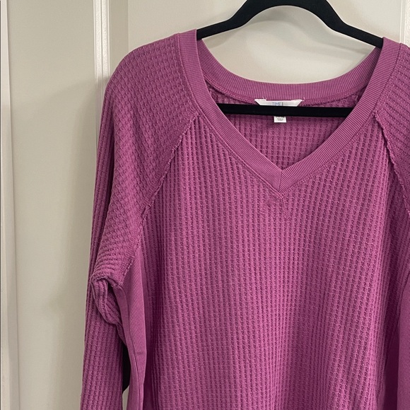 Time and Tru Ribbed Knit V-Neck in Mauve - Picture 5 of 5